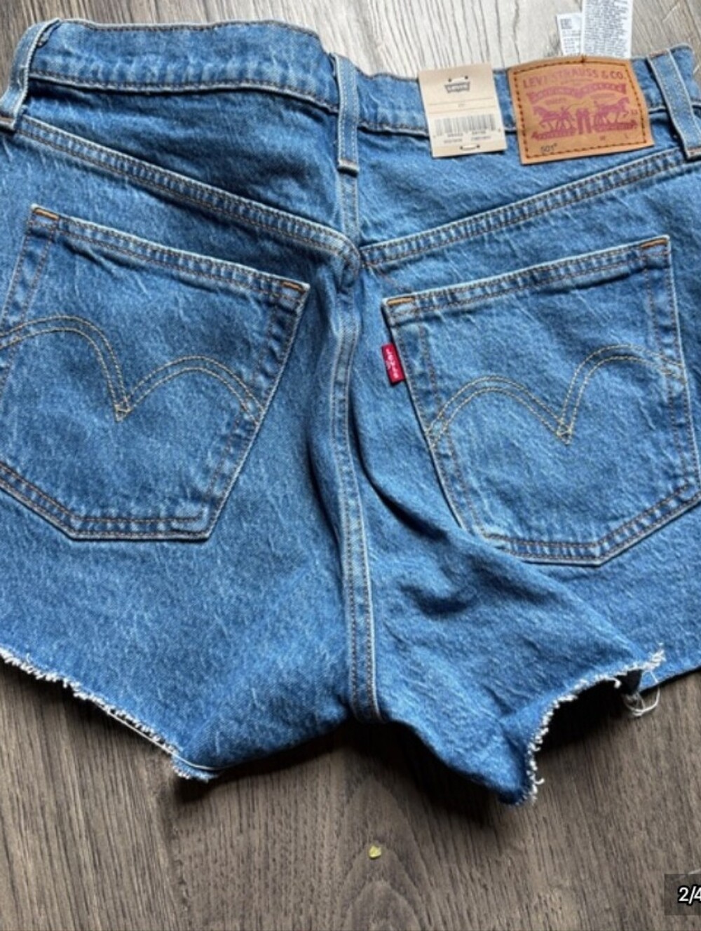Levi's Women's 501 Original High Rise Cutoff Denim Jean Shorts Size 27 / 4 NWT - Picture 3 of 9